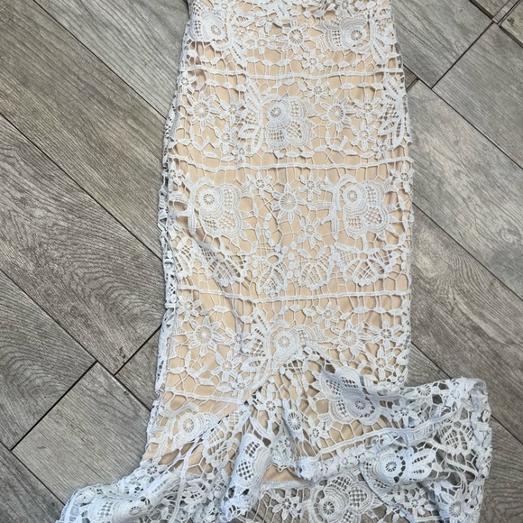 Missguided Tall Lace Bardot Fishtail Midi Dress
Size 4 - Picture 7 of 13